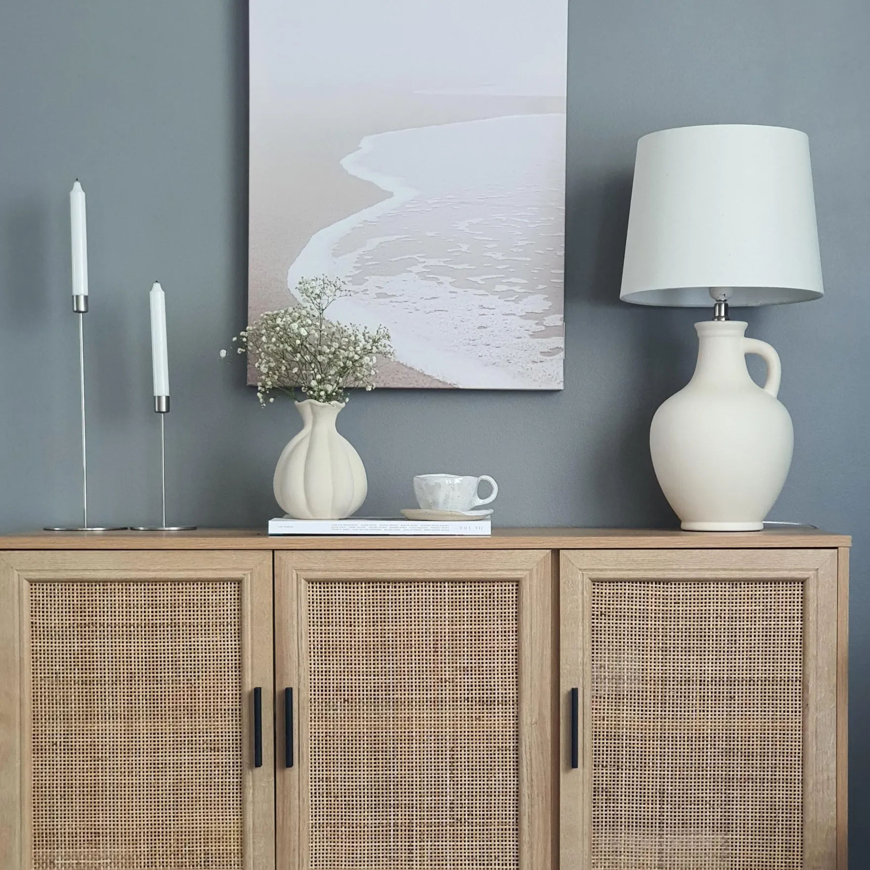 Athena bordlampe naturhvit m/skjerm