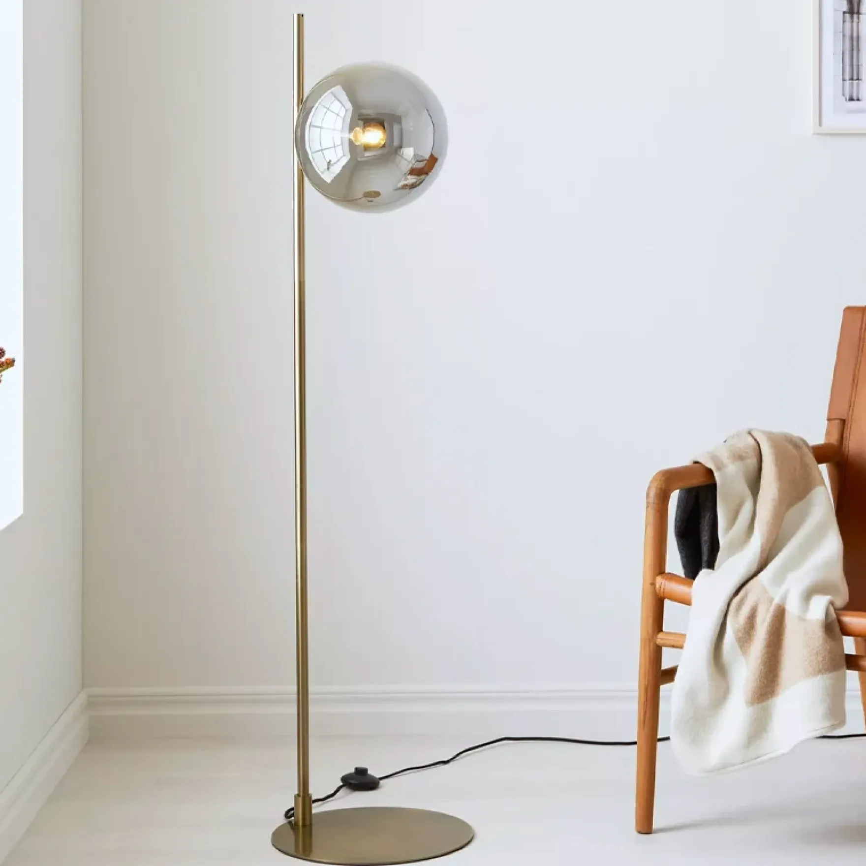 Dione gulvlampe antikk/sotet