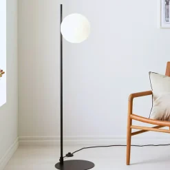 Dione gulvlampe sort/hvit