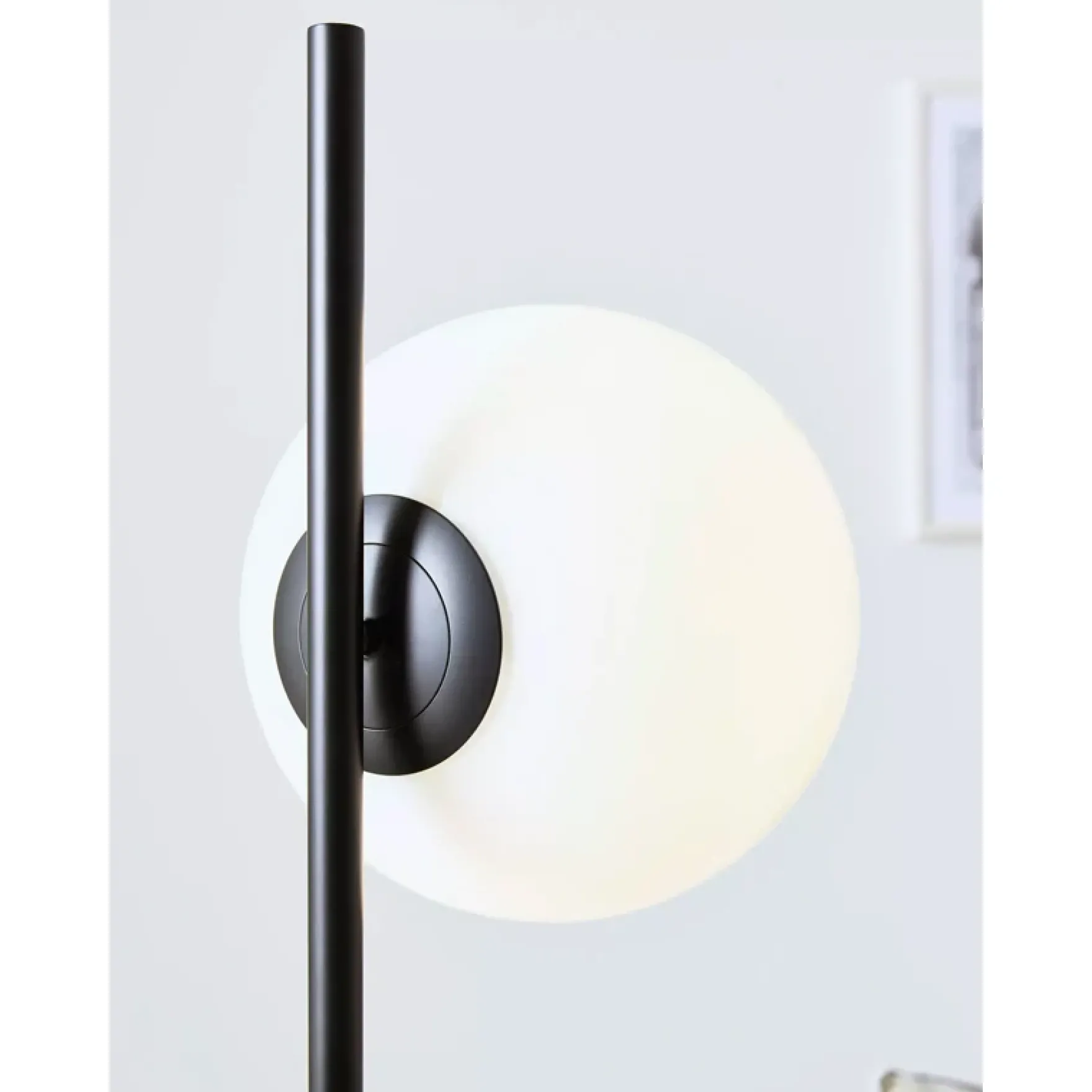 Dione gulvlampe sort/hvit