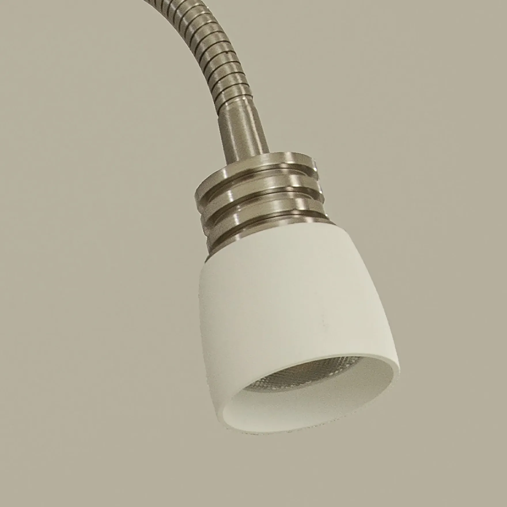 Eketorp LED sengelampe hvit/stål