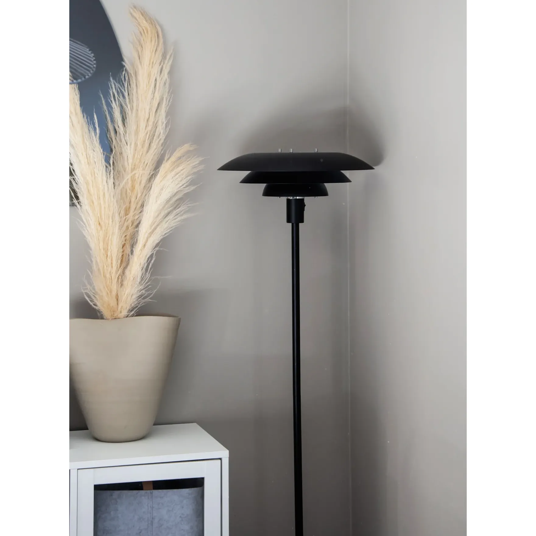 Epsilon gulvlampe sort