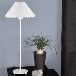 Ester bordlampe hvit m/skjerm