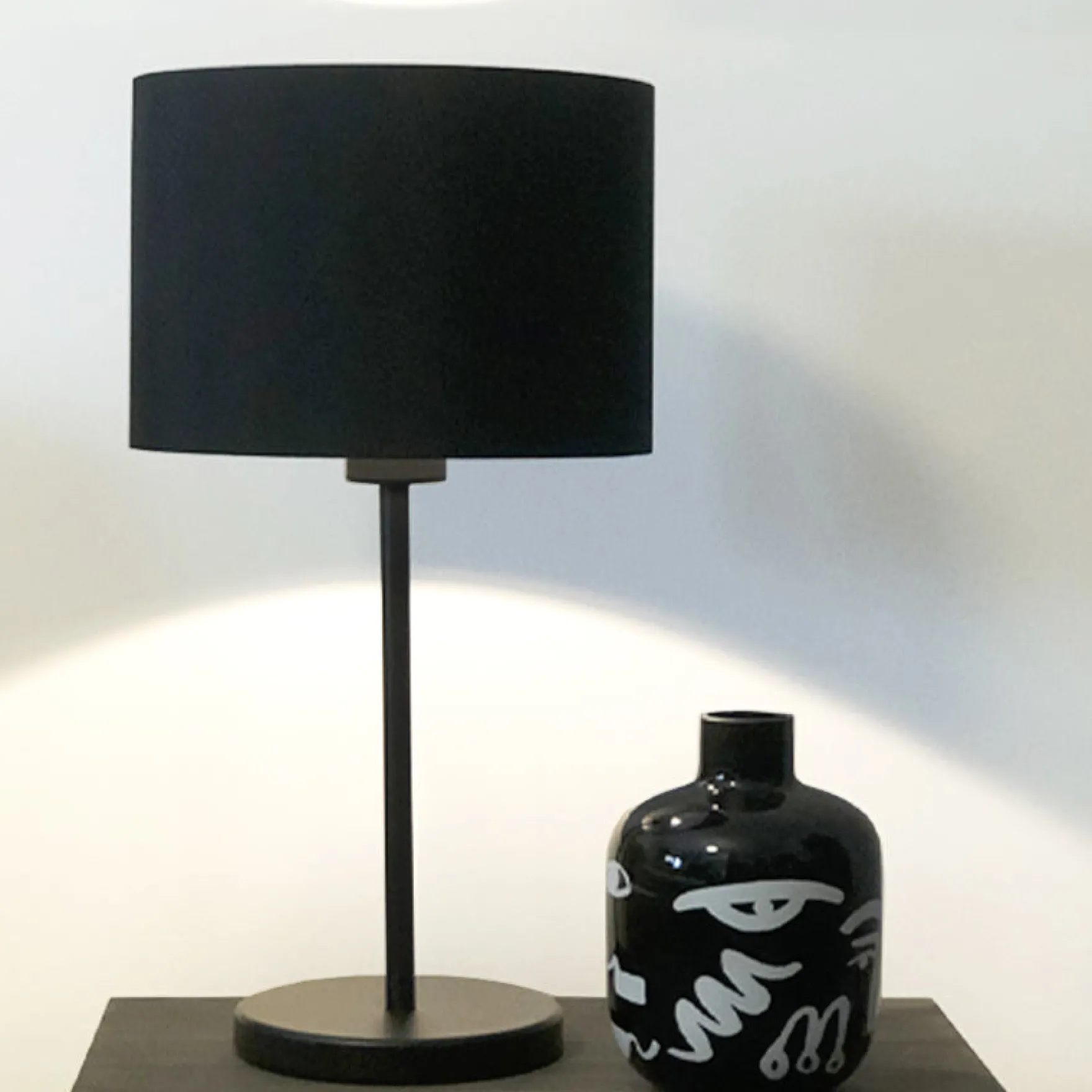 Maserlo bordlampe sort