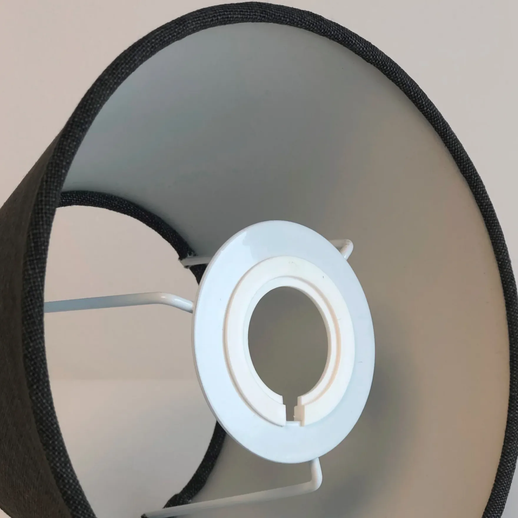 Oskar skjerm 17cm sort