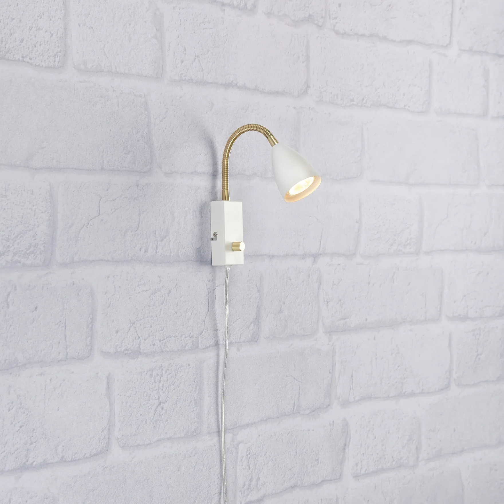 Shiro vegglampe hvit/messing m/dim