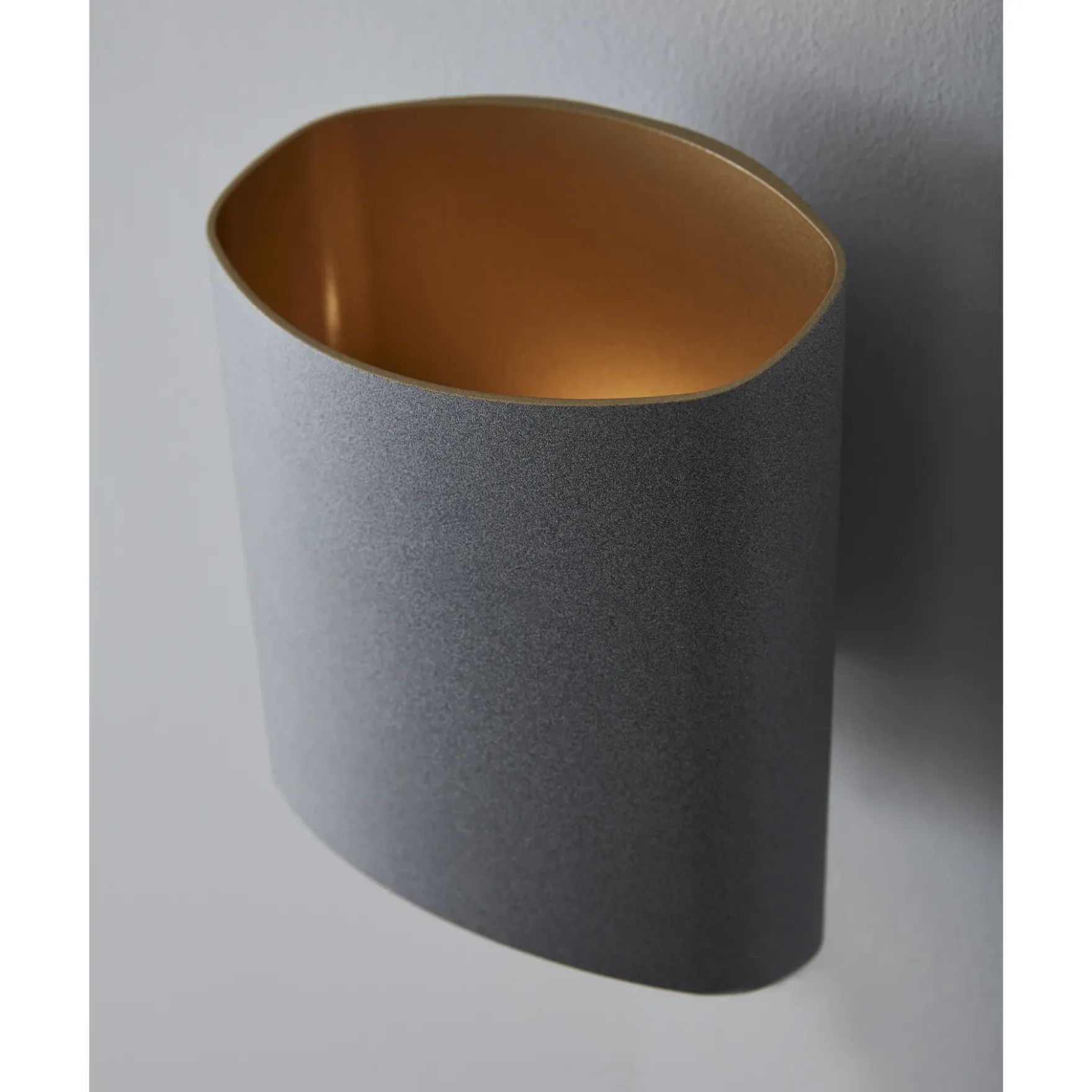Sinne vegglampe grå/messing