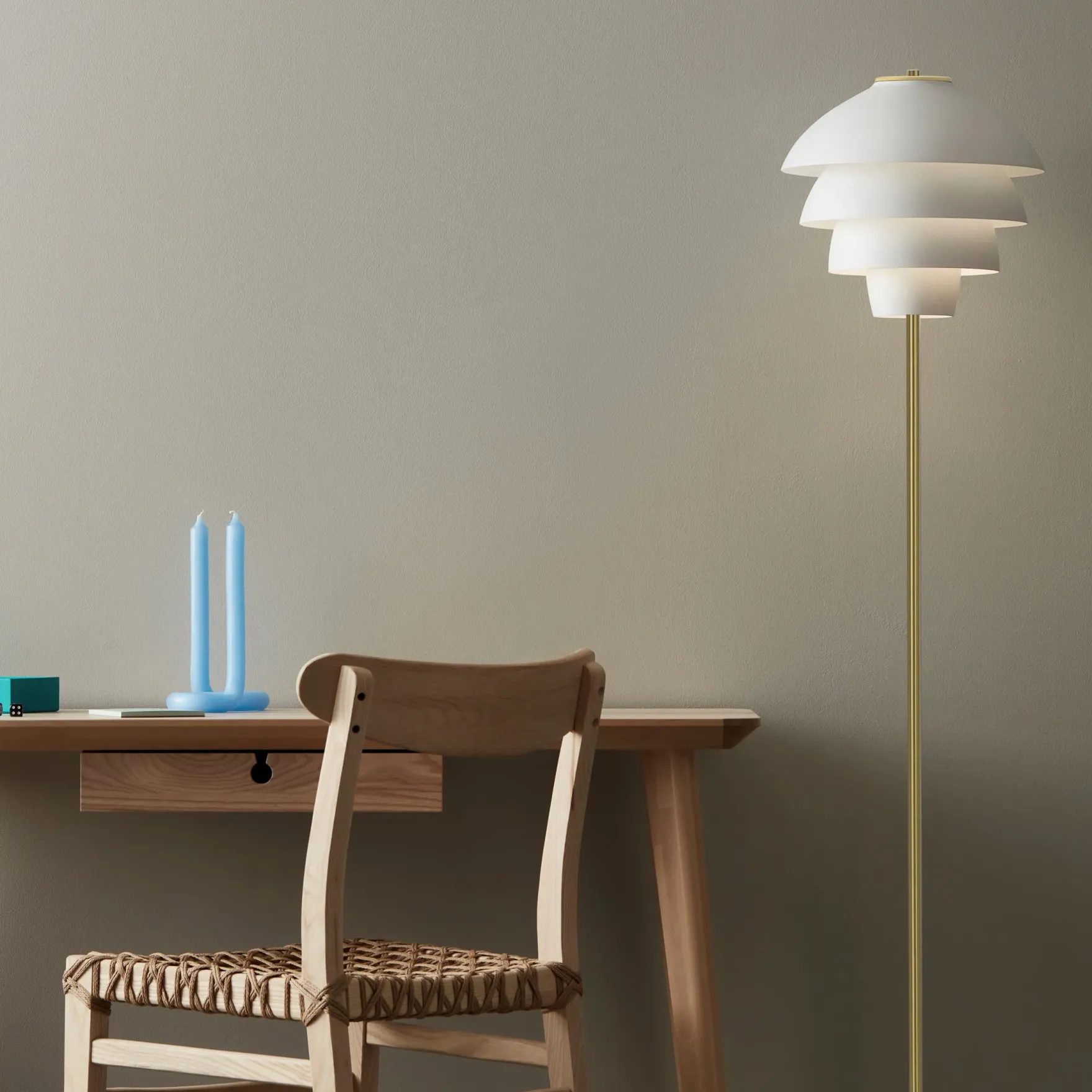 Valencia gulvlampe hvit/messing